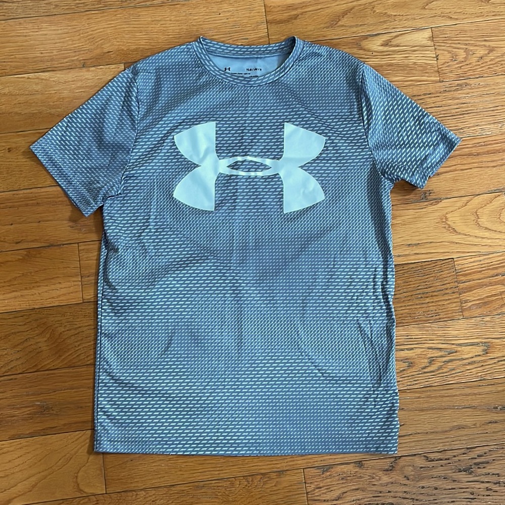 EUC Boys Under Armour T-Shirt Gray Patterned Heat Gear Loose Fit Shirt Youth L